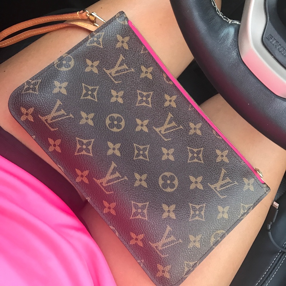 Neverfull Wristlet